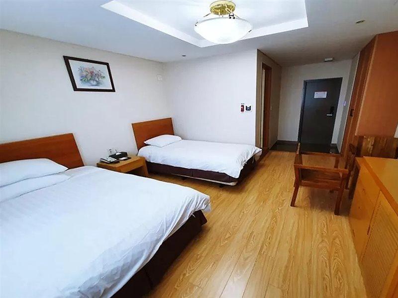 Jeju Parkside Tourist Hotel Exterior photo