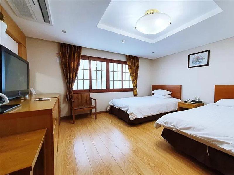 Jeju Parkside Tourist Hotel Exterior photo