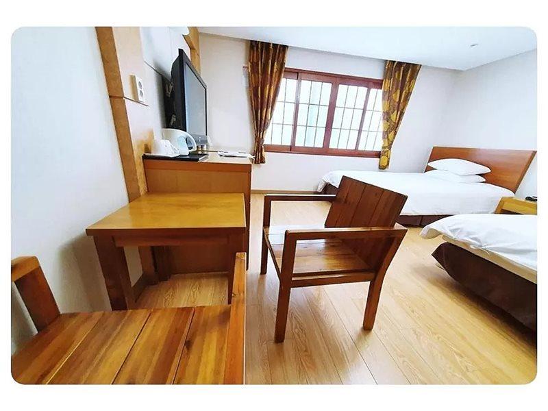 Jeju Parkside Tourist Hotel Exterior photo