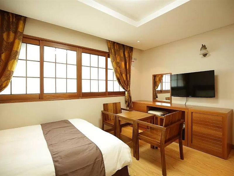 Jeju Parkside Tourist Hotel Exterior photo