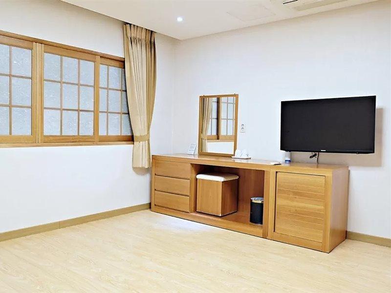 Jeju Parkside Tourist Hotel Exterior photo