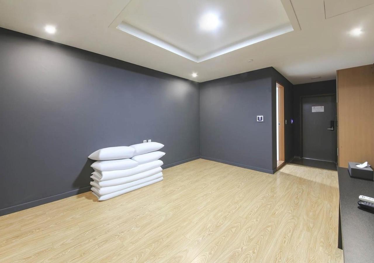 Jeju Parkside Tourist Hotel Exterior photo