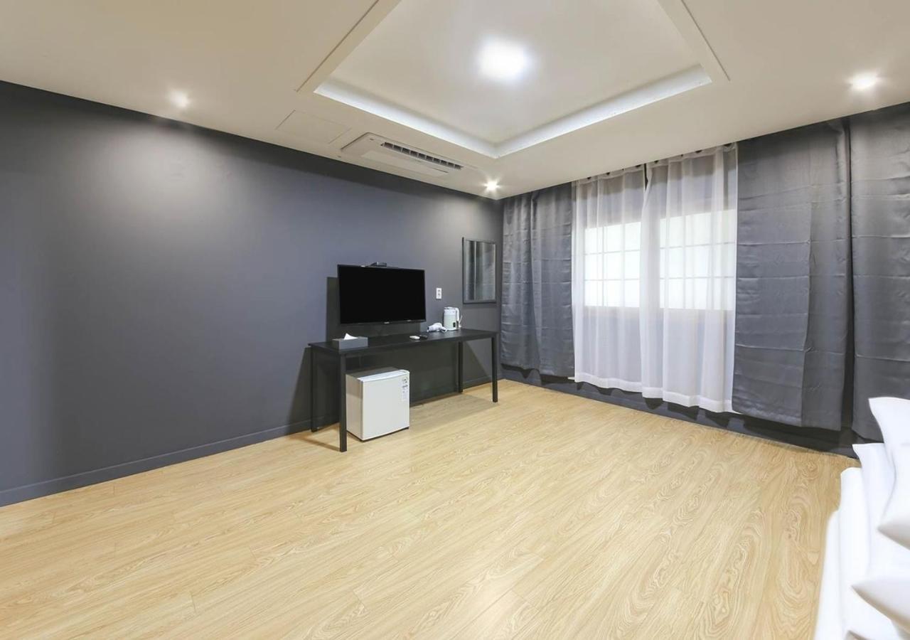 Jeju Parkside Tourist Hotel Exterior photo